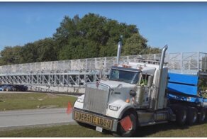 Дальнобойщик мастерски справляется с транспортировкой 70-метровой конструкции