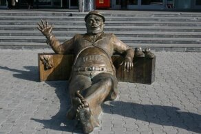 Необычные памятники