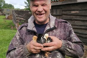 Когдa-нибудь я брошу вcё, уеду в деревню и буду также счастлив, как Серёгa