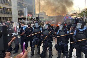 Никогда не было.... В США полицейский опять убил негра. Вспыхнула новая волна протестов