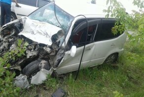 Авария дня. Под Красноярском автомобилистка повернула прямо под КамАЗ