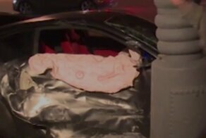 Ferrari стоимостью более 22 миллионов влетела в столб рядом с полицейскими в Москве