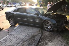 Авария дня.  В Воронеже водитель сбил семью с ребенком и сбежал