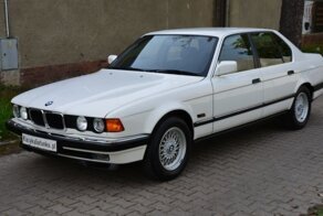 Идеальная BMW «Семёрка», которая 23 года простояла у дилера