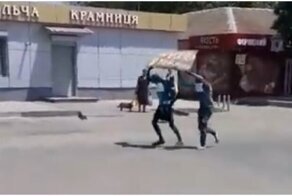 Жители украинского поселка устроили самосуд над подозреваемыми в воровстве