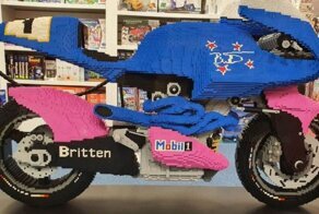 Мотоцикл Britten V1000 собрали в натуральную величину из кубиков Lego