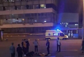 У станции метро "Царицино" подвыпившая дама расправилась с двумя кавалерами, убив их ножом