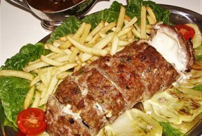 Если нет баранины, но очень хочется. Мясной рулет с хитрой начинкой