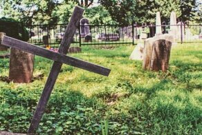 «Могильный беспредел»: в Омске проведут конкурс среди могильщиков по копке могил на скорость