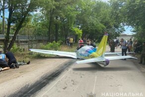 В Cети появилось видео крушения легкомоторного самолета в Одессе