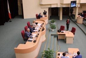 Драка и "день Нептуна" на заседании в Думе