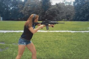 Девушки и оружие