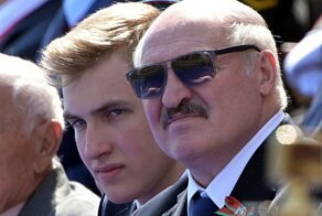 Сын Лукашенко, побывавший на Параде Победы в Москве, изумил россиянок своей красотой
