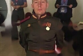 Перед парадом Победы солдат разбил стёкла машины ФСО, крича о ненависти к ФСБ