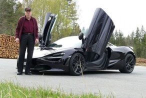 78-летний мужчина купил себе суперкар McLaren и ездит на нем ежедневно