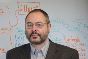 Ученый, предсказавший протесты в США, рассказал, что будет с Америкой дальше