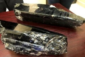 Многоженец и отец 30 детей из Танзании сказочно разбогател, нарыв драгоценные камни