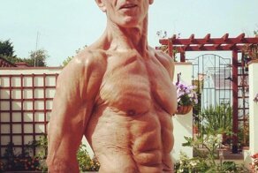 Этому дедушке в 72 года