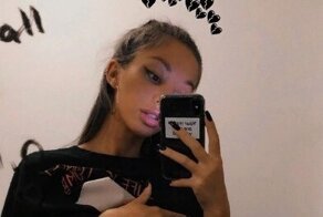 В  Instagram популярной модели нет ни одной приличной фотографии