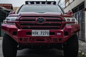 Серьезно модернизированный внедорожник Toyota Land Cruiser из Филиппин