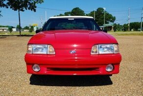 30-летний кабриолет Ford Mustang продают по цене нового автомобиля