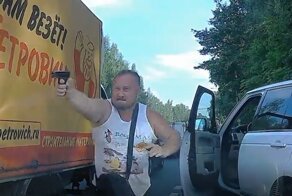 Обочечник расстрелял машину не пропустившего его водителя