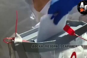 Спалились: местный телеканал в Саранске случайно показал, как в урну опускают несколько бюллетеней