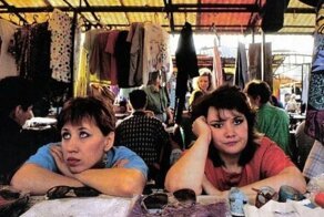 Как и чем торговали в лихие 90-е: колоритные кадры рынков