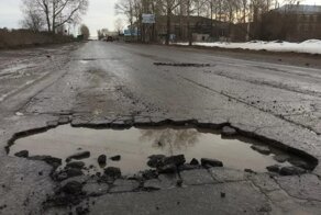 Владелец Maserati из Набережных Челнов отсудил у властей полмиллиона за ямы на дорогах