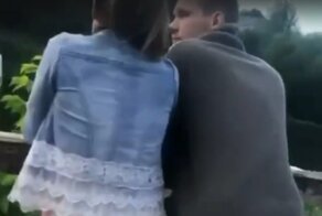 Парочка решила послушать музыку из колонки в шесть утра