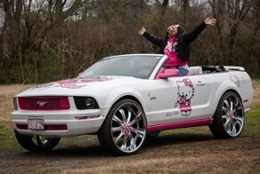 Ford Mustang в стиле Hello Kitty — автомобиль молодой мамы