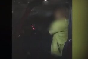 "Я двигалась в машине, которая не двигалась": пьяная учительница обматерила полицейских