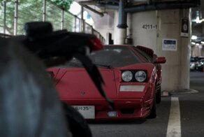 Кто-то забыл юбилейную версию суперкара Lamborghini Countach на парковке в Токио