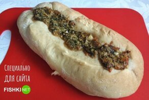 Батон с сыром, чесноком и зеленью