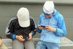 Сразу после выплат на детей в России увеличились продажи недорогих смартфонов