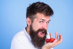 Тяга к сладенькому: чем вызвано сильное желание поесть клубники?
