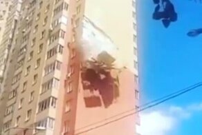Обрушение части облицовки стены дома в подмосковной Балашихе