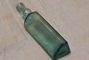 Почему треугольные? Зачем в СССР выпускали такие стеклянные бутылки