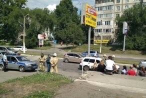 Авария дня. В Бийске автомобиль такси сбил пожилую женщину