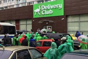 По всей России курьеры Delivery Club устроили забастовку