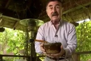 "Никакого кваса или кефира!": Леонид Каневский поставил точку в спорах о приготовлении окрошки