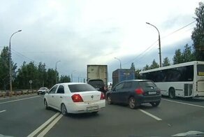 На глазах изумленного ГИБДД-шника