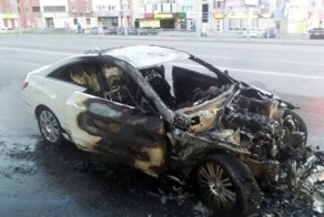 Авария дня. В Екатеринбурге пьяный водитель проехал на красный и сбил мотоциклистов
