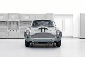 Первый экземпляр переизданного классического Aston Martin DB4 GT