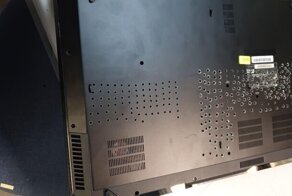 Оригинальная попытка мужчины охладить свой ноутбук