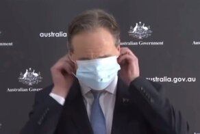 Невезуха года: маска победила министра здравоохранения