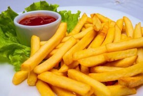 Жареная картошка-фри. Что означает "фри"? А "чипсы"?
