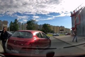 «Ты детей рожал?» – яжемать из Петербурга пыталась доказать свою правоту на дороге