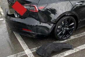 Владельцы Tesla Model 3 жалуются, что задний бампер электромобиля отваливается после езды по лужам