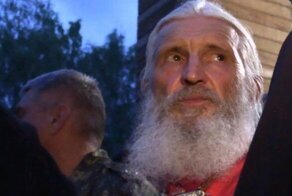 Мятежный отец Сергий во время крестного хода обратился к Путину